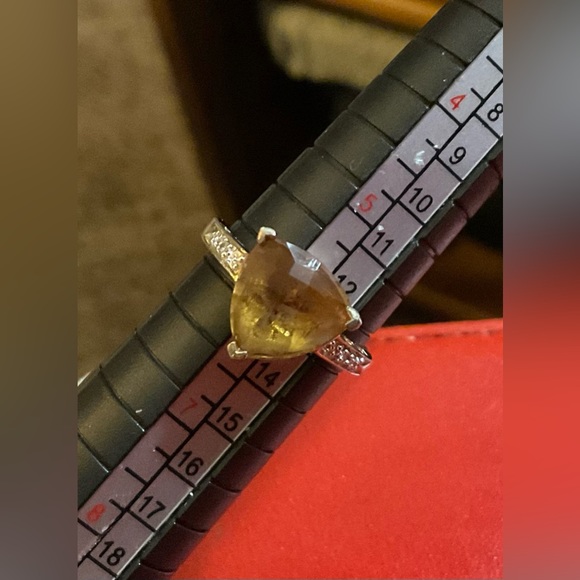 Yellow Tourmaline and diamond cut woman’s size 6 sterling silver vintage ring. - Picture 1 of 9